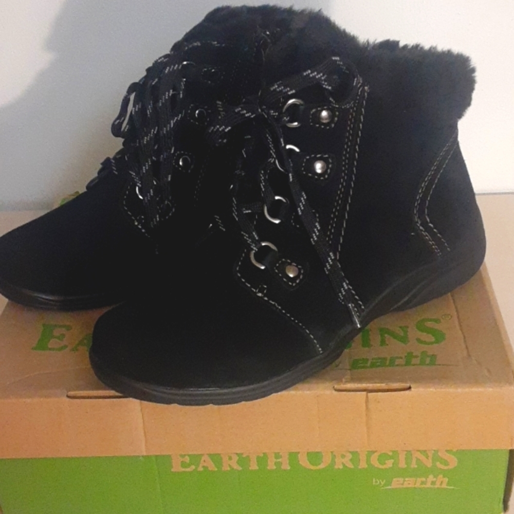 Earth Origins Women's Crowley 9.5W Black Suede+Fur